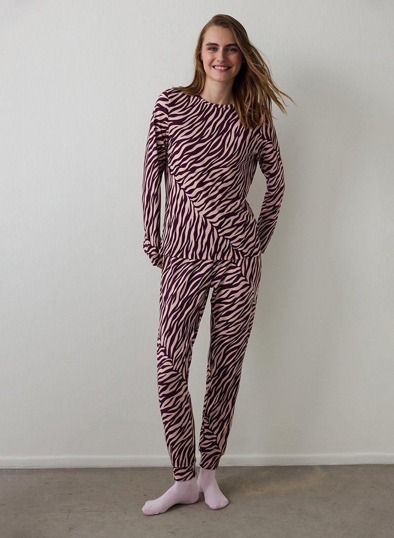 بنتي طقم بيجامة بأكمام طويلة وياقة دائرية بنقشة حمار وحشي - Image 1